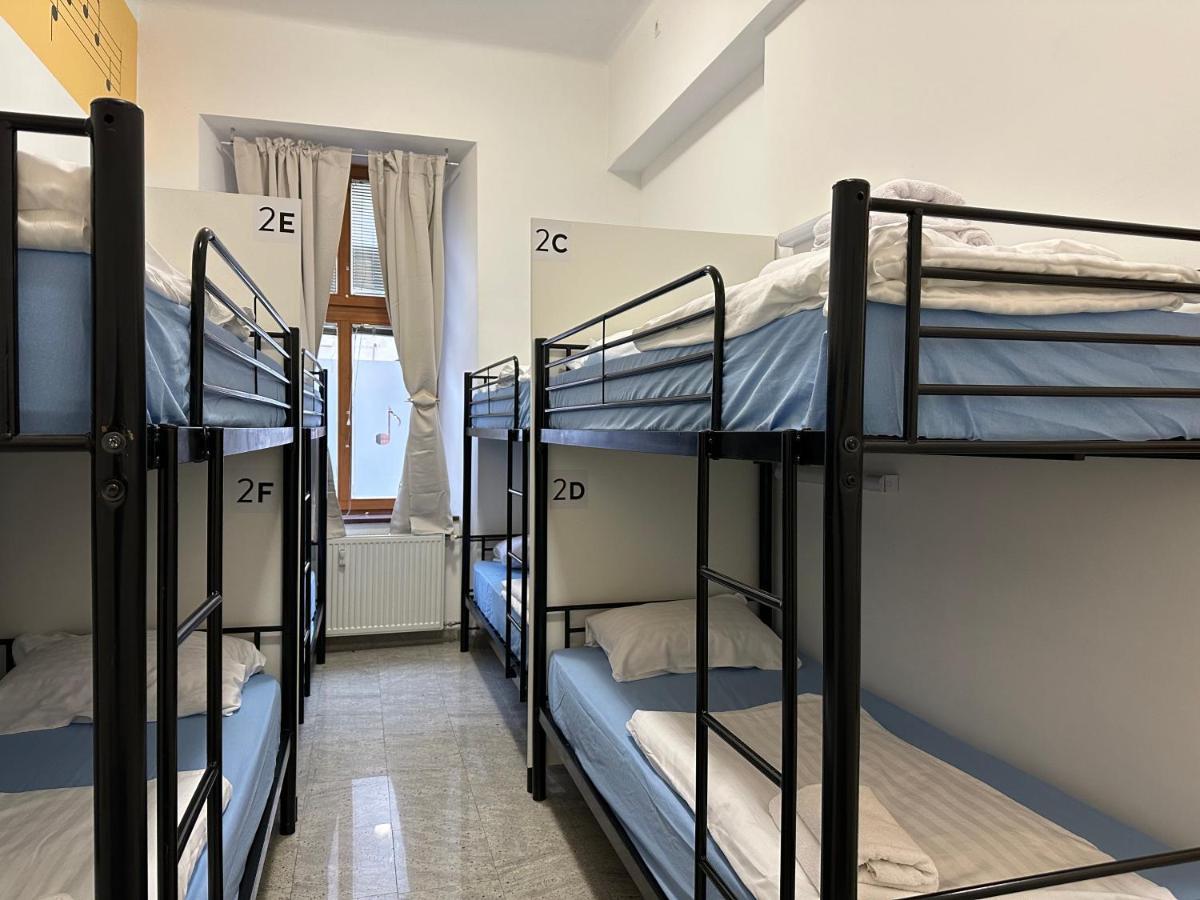 Hostel Opera Ljubljana Exteriör bild