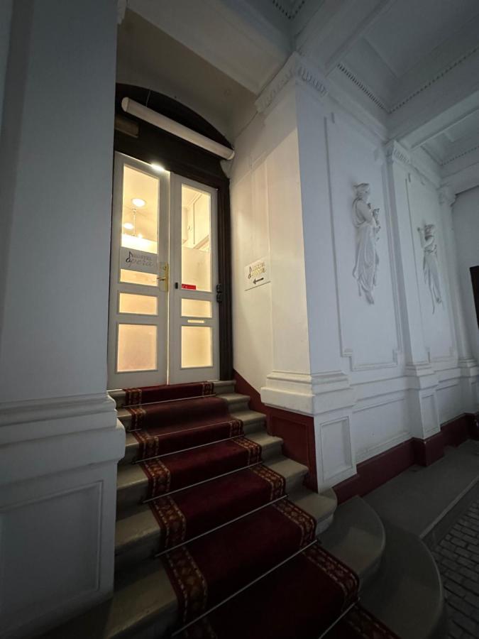 Hostel Opera Ljubljana Exteriör bild