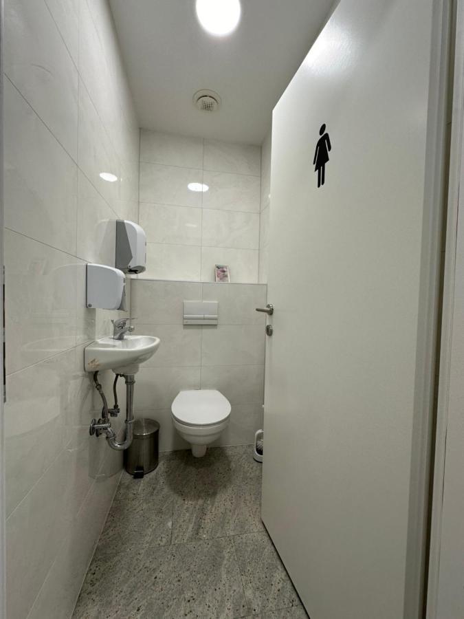 Hostel Opera Ljubljana Exteriör bild