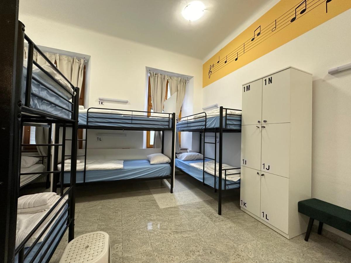 Hostel Opera Ljubljana Exteriör bild