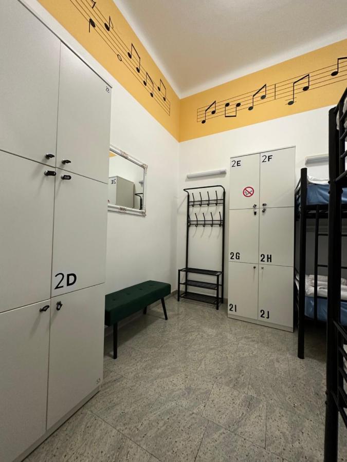 Hostel Opera Ljubljana Exteriör bild