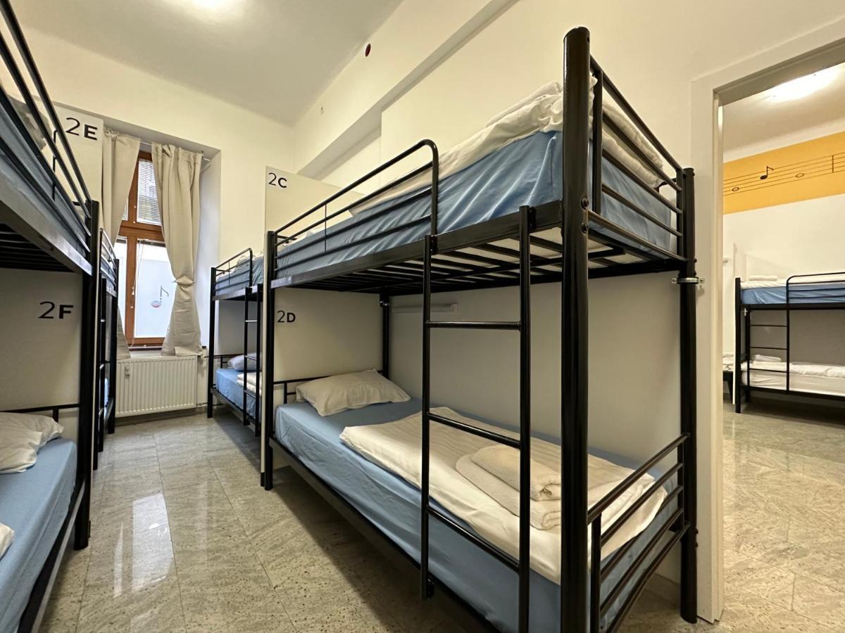 Hostel Opera Ljubljana Exteriör bild